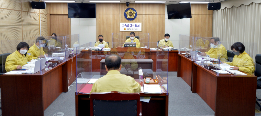 세종시의회 교육안전위원회 위원들이 20일 추경예산안을 심사하고 있다.