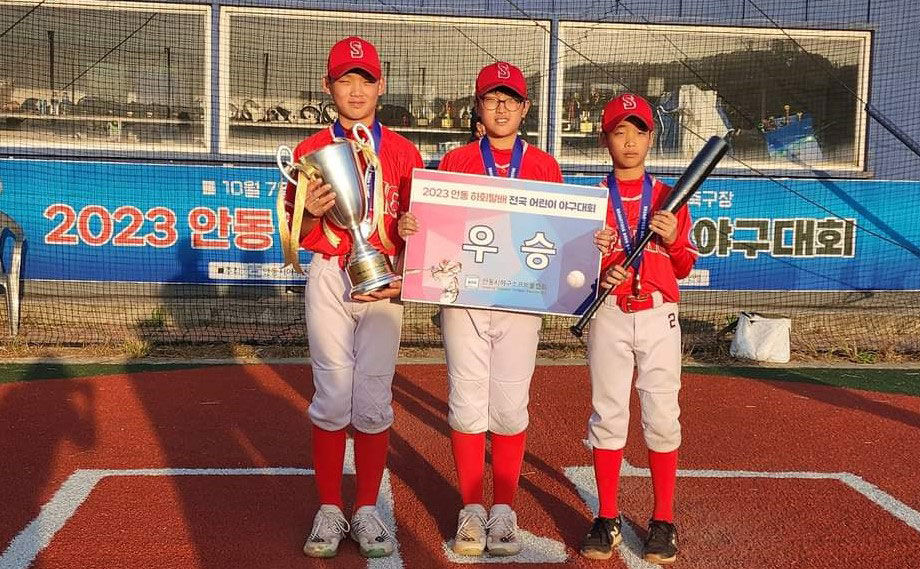 세종시유소년 야구단은 유소년 (U-13) 청룡리그 결승에서 우승을 차지했다.
