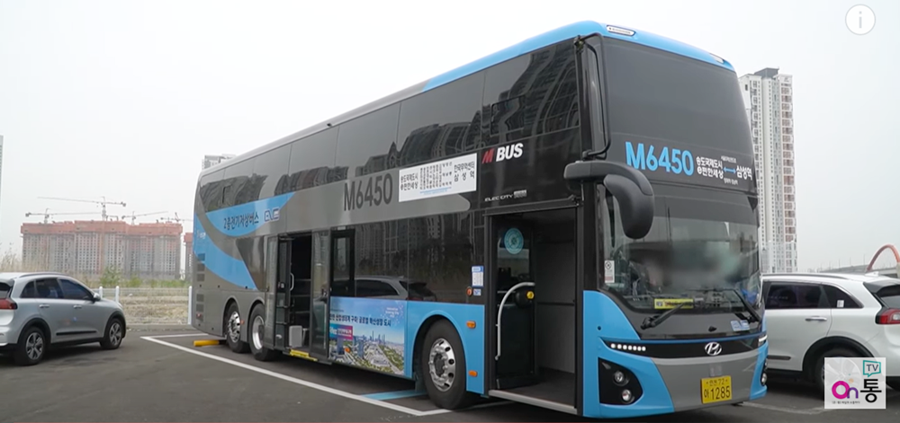 M버스 용도로 개발된 2층 전기저상버스. 세종~대전 구간에 투입될 예정은 아니다. (사진=국토교통부 유튜브 화면 캡처)