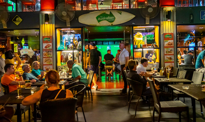 우리나라는 음주가 주로 직장 중심으로 이뤄지는 데 반해 호주는 가정에서 술마시는 풍토가 만들어져 있다. 사진출처 : 네이버