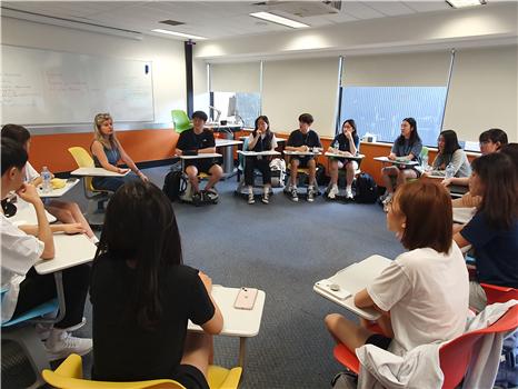 세종국제고 학생들이 호주 먁쿼리대학에서 토론수업에 참여하고 있는 모습